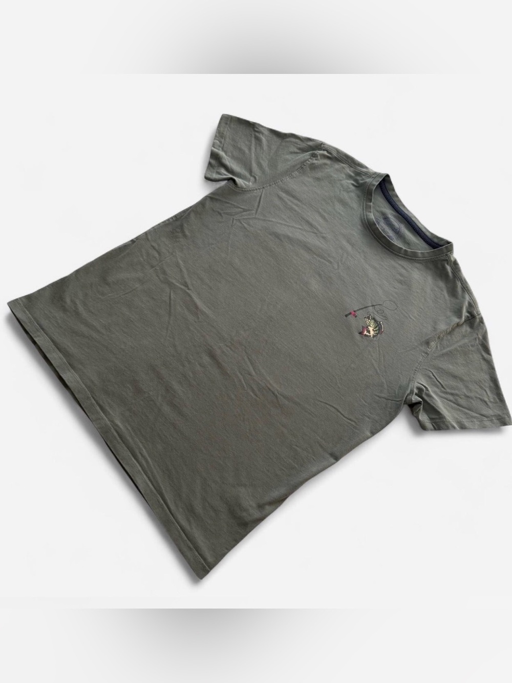 Nickel & Iron “Fishing Paraside” graphic tshirt sz L